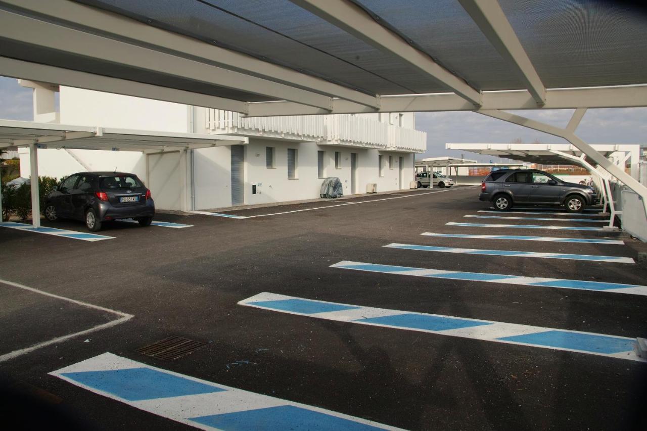 Cala Blu Residence Con Piscina-Centralissimo Lido Di Jesolo Exterior photo